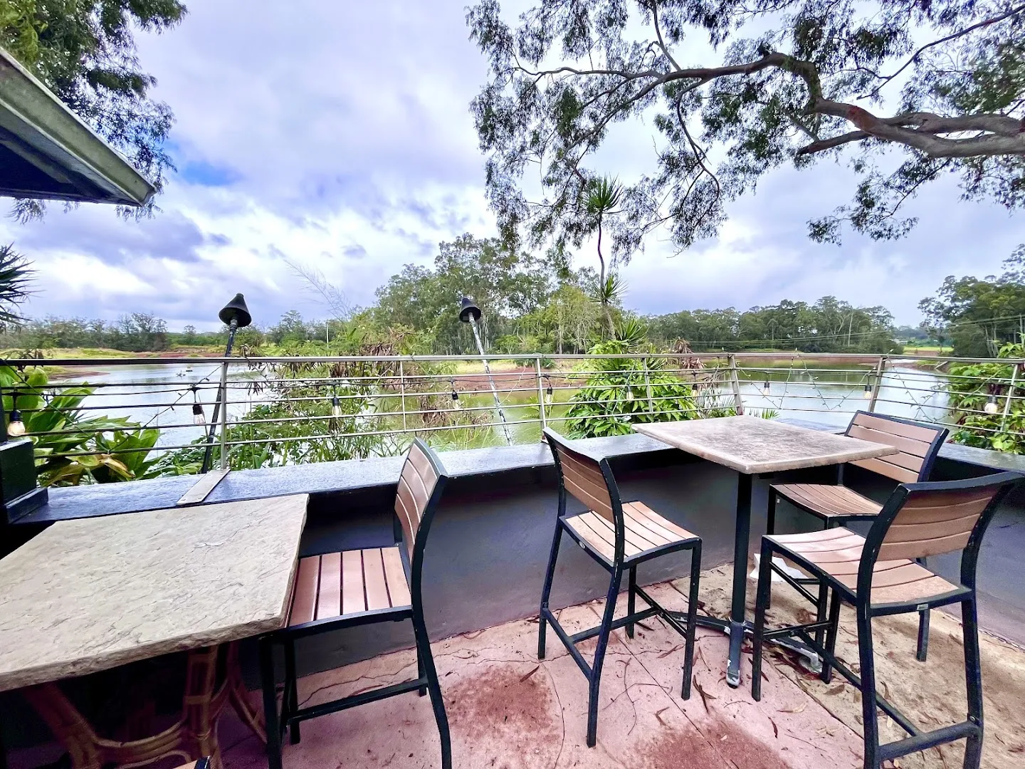 Kemo'o Farms Pub and Grill